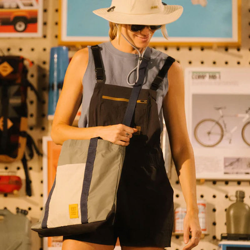 Topo Designs : Mountain Essential Tote : Beetle/Midnight